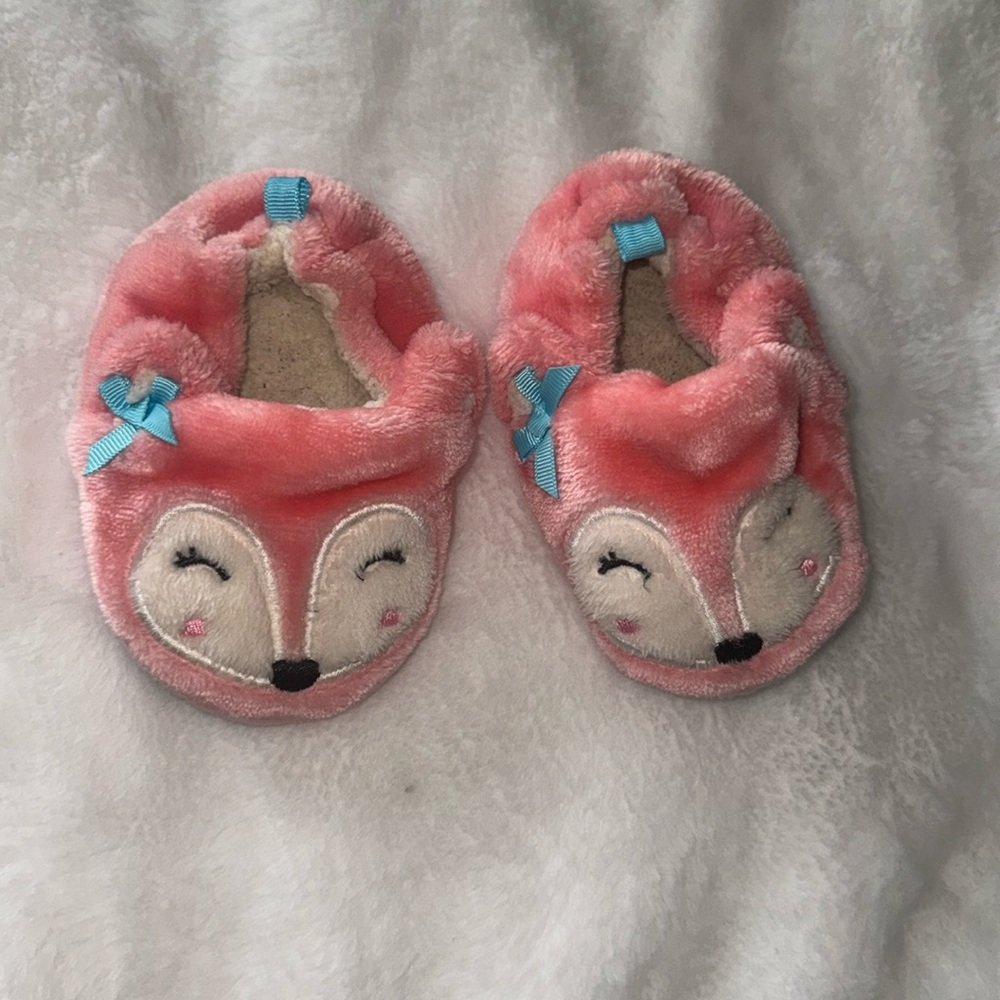 Carter size 5 fox pink slippers